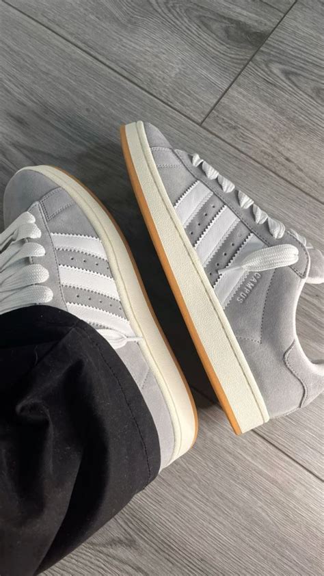 Zó krijg je binnen no time die slijtplekjes van je Adidas Campus 